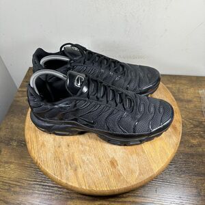 Nike Air Max Plus Shoes Mens Size 11 Black Triple Black Tuned 1 TN 604133-050